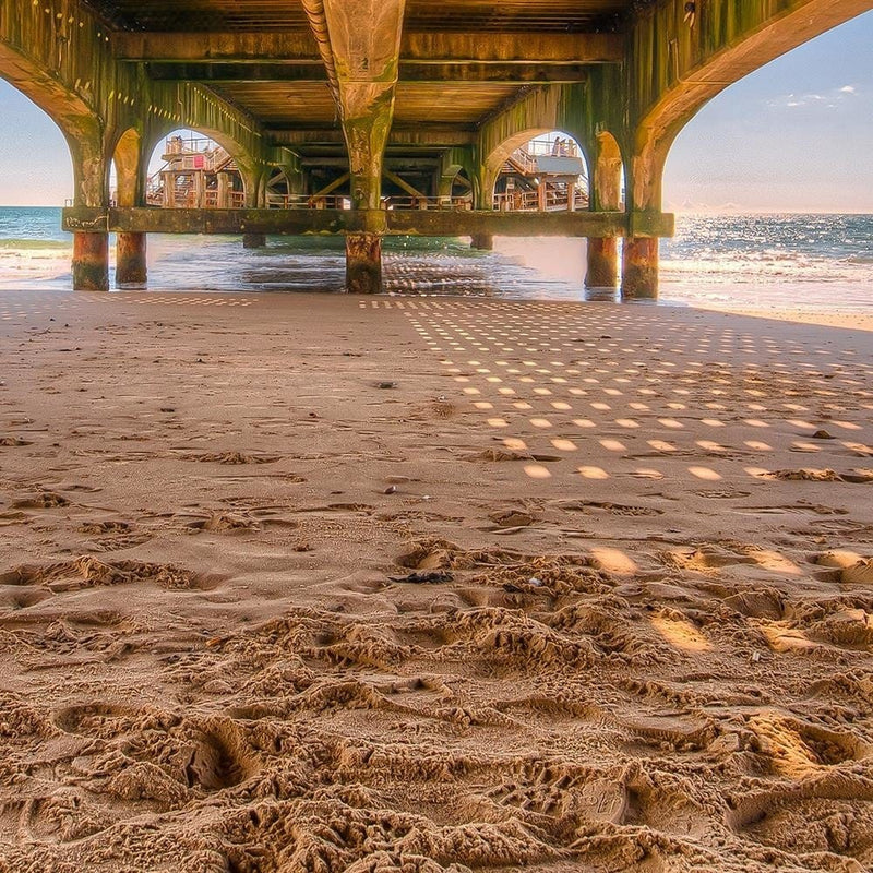 Glezna melnā rāmī - Beach Under The Pier  Home Trends