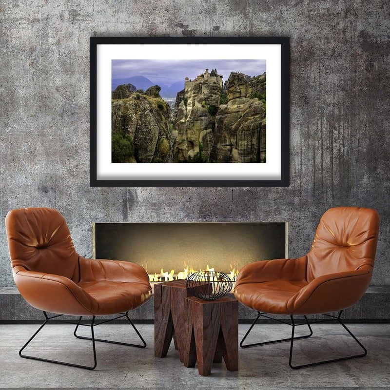 Glezna melnā rāmī - Castle On The Rocks  Home Trends