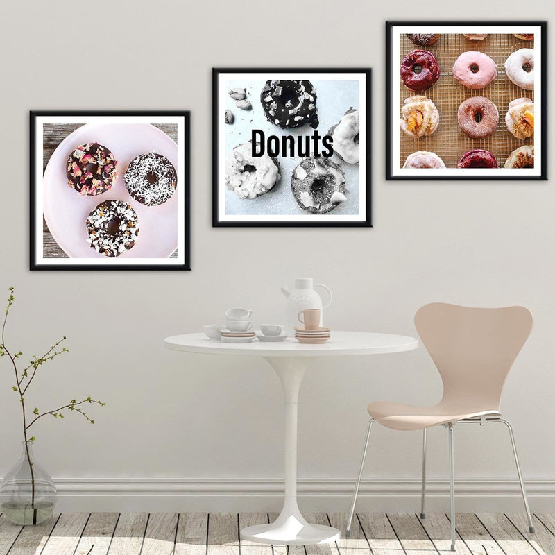 Glezna melnā rāmī - Colored Donuts  Home Trends