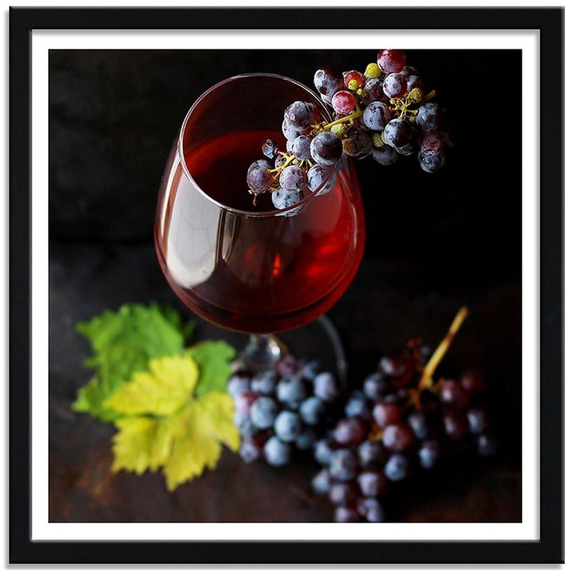 Glezna melnā rāmī - Glass Of Wine And Grapes  Home Trends