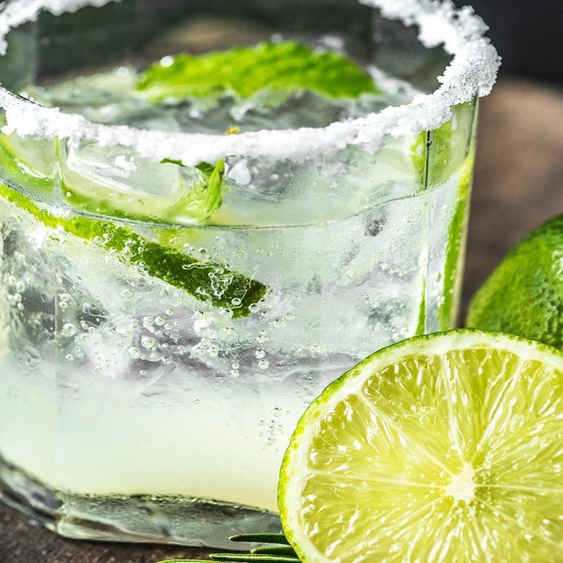 Glezna melnā rāmī - Refreshing Drink With Lime  Home Trends