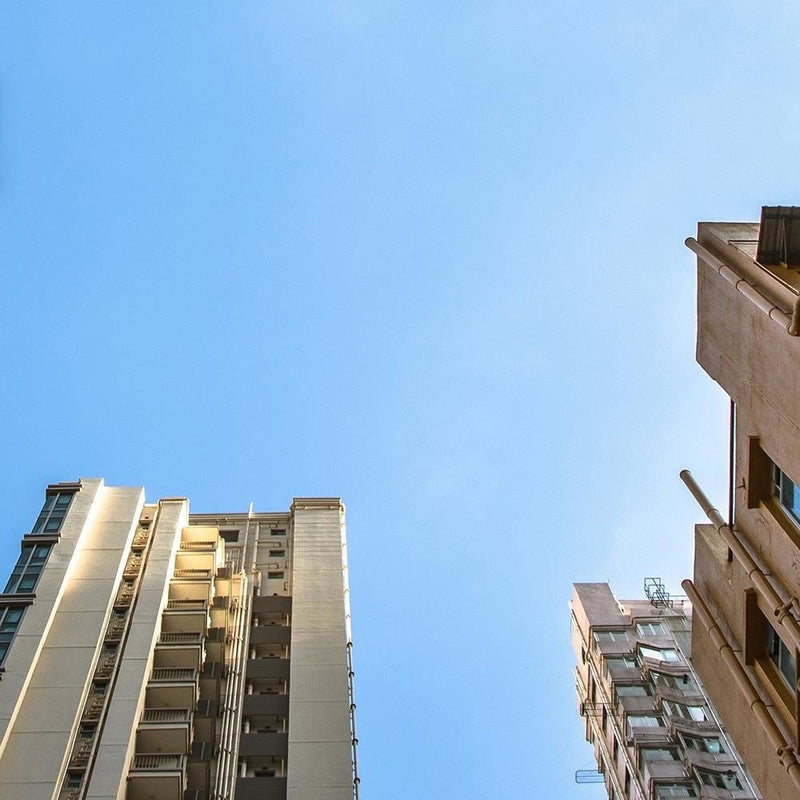 Glezna melnā rāmī - Skyscrapers From Below  Home Trends