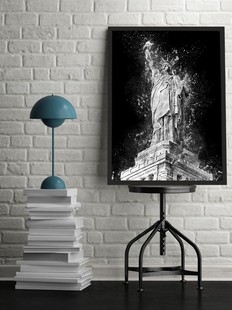 Glezna melnā rāmī - Statue Of Liberty At Night  Home Trends