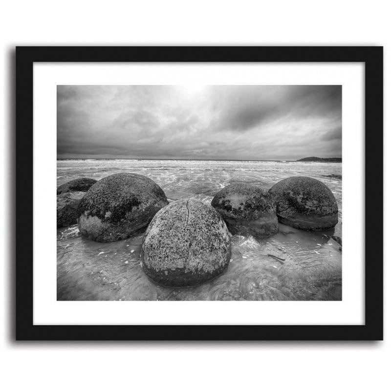 Glezna melnā rāmī - Stones on the sea beach 1  Home Trends