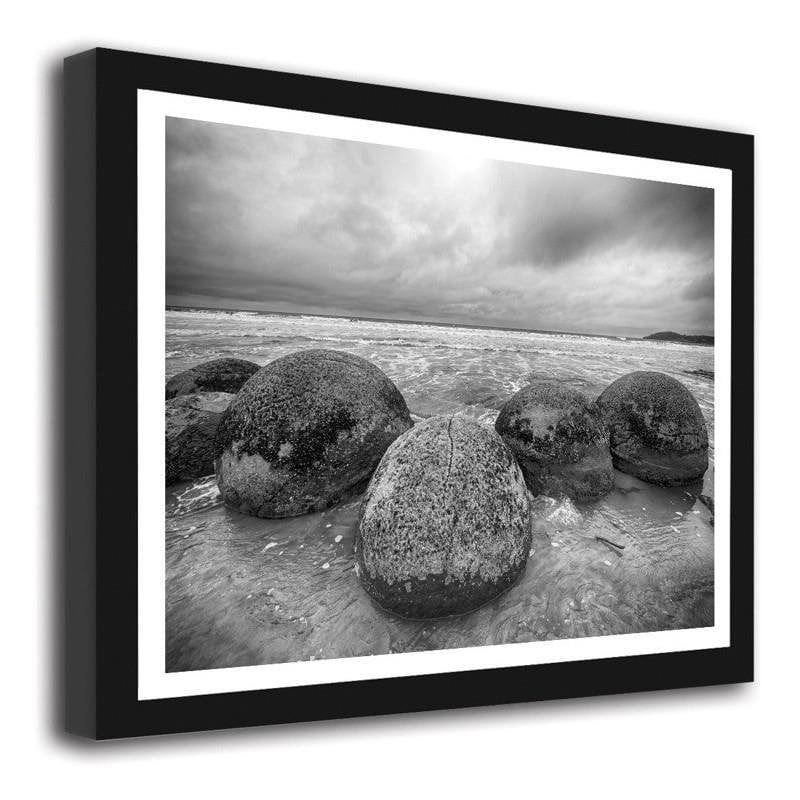 Glezna melnā rāmī - Stones on the sea beach 1  Home Trends