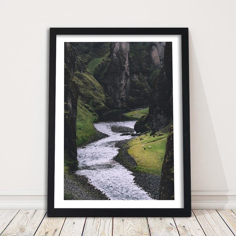 Glezna melnā rāmī - Stream In The Mountains  Home Trends