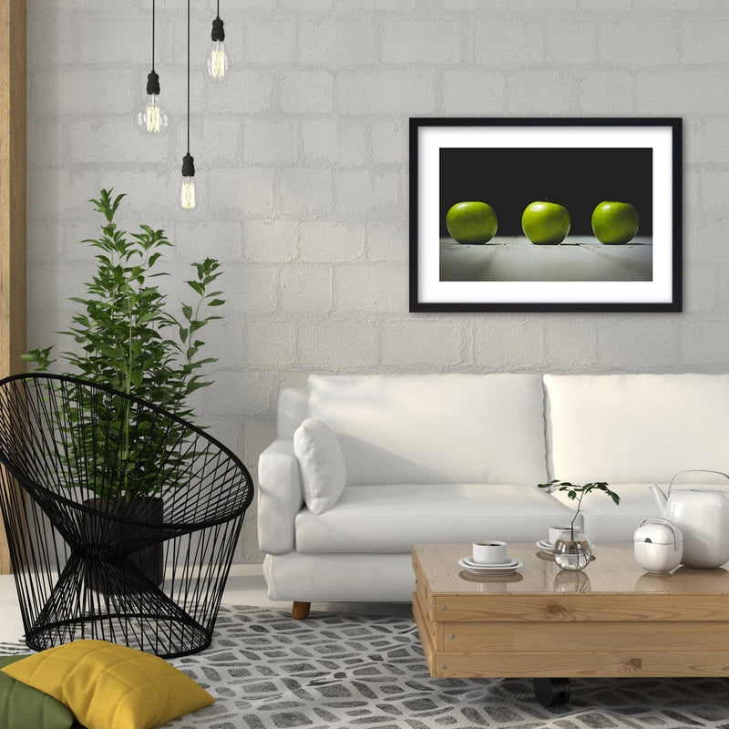 Glezna melnā rāmī - Three Green Apples  Home Trends