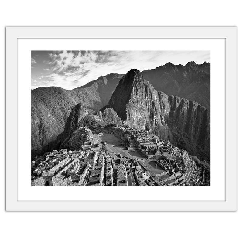 Glezna baltā rāmī - View of Machu Picchu 