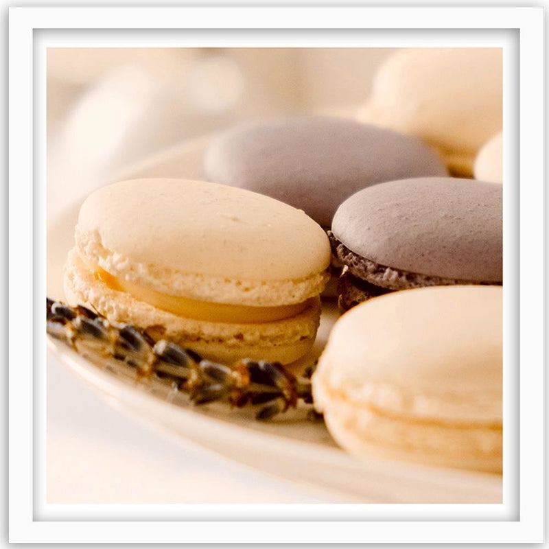 Glezna baltā rāmī - Macaroons On A Plate 