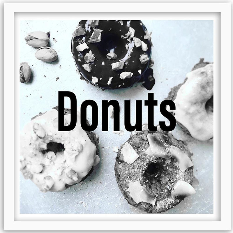 Glezna baltā rāmī - Donuts 