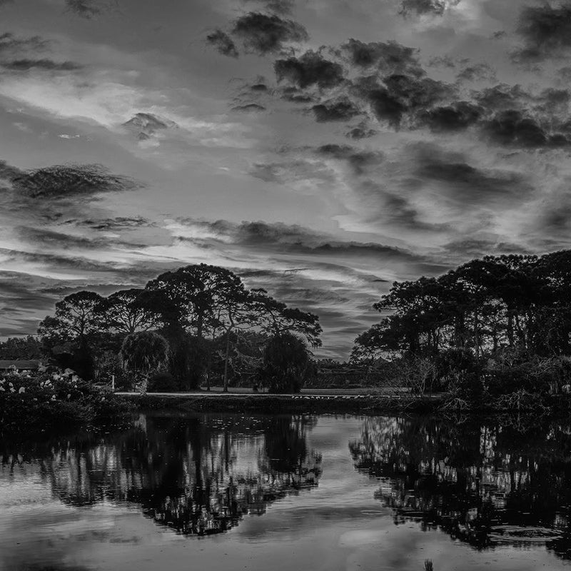 Glezna baltā rāmī - Clouds Over The Lake 2 