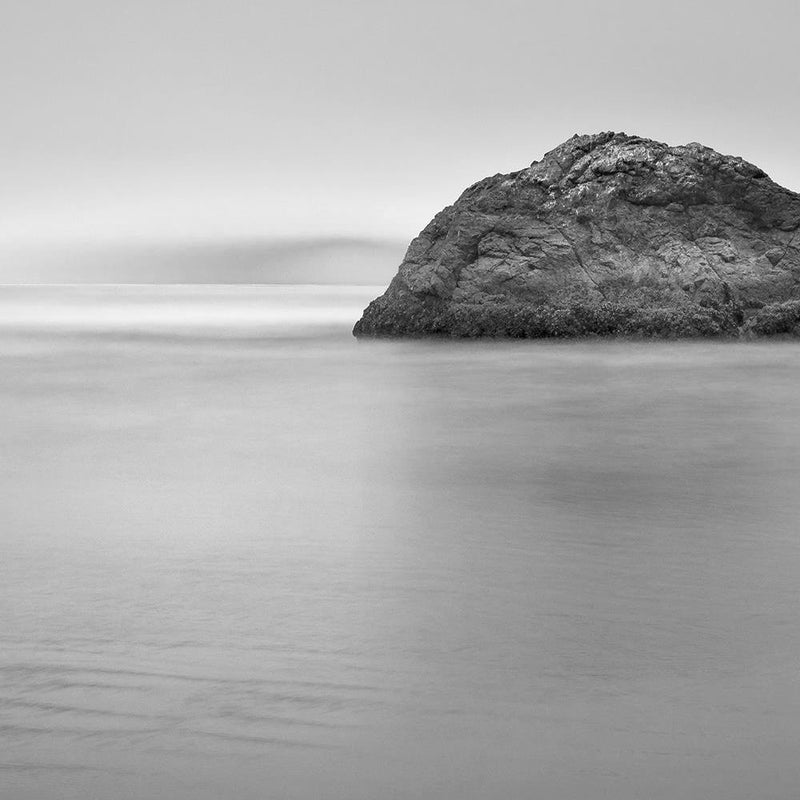 Glezna baltā rāmī - A Rock In The Sea At Dusk 2 