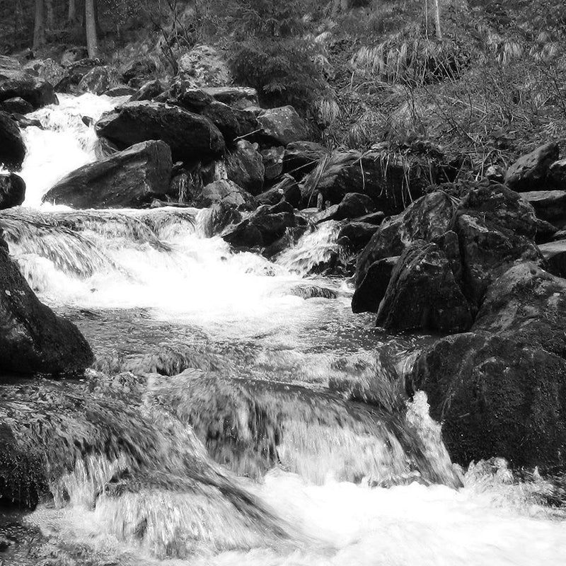 Glezna baltā rāmī - Mountain Stream 2 