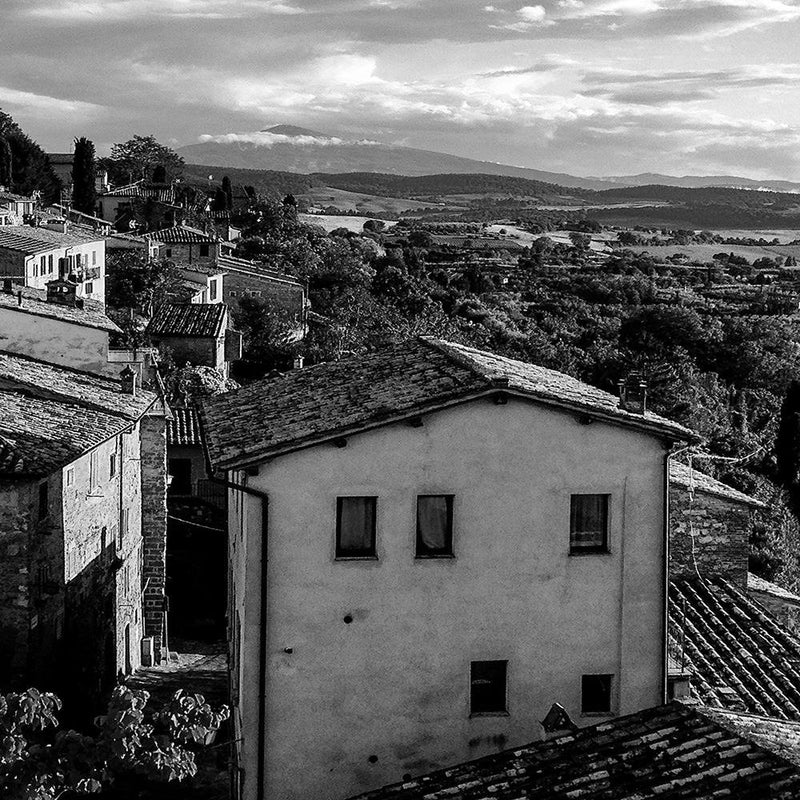 Glezna baltā rāmī - Buildings In Tuscany 2 