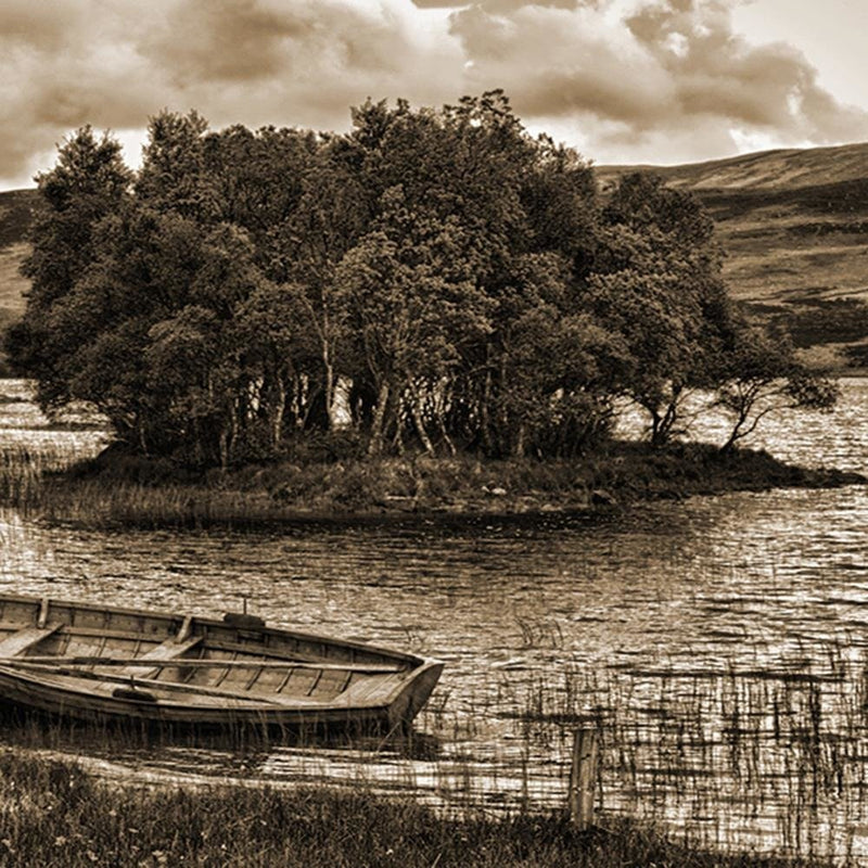 Glezna baltā rāmī - The Island On The Lake 1 