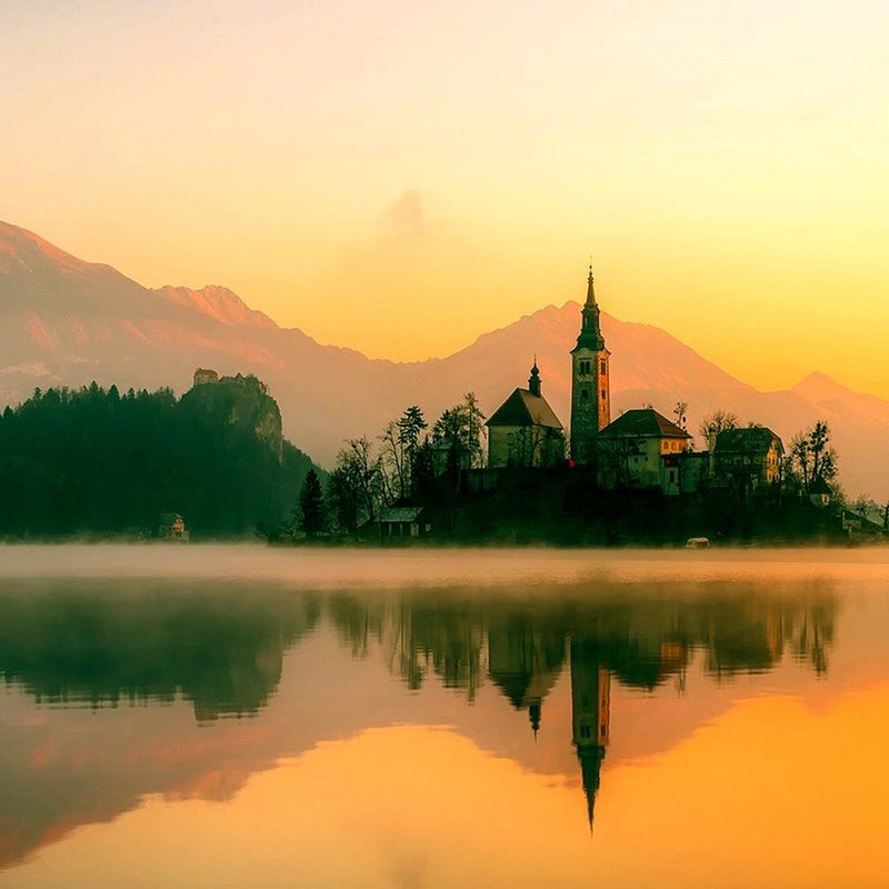 Glezna baltā rāmī - Castle Alpine Lake 4 