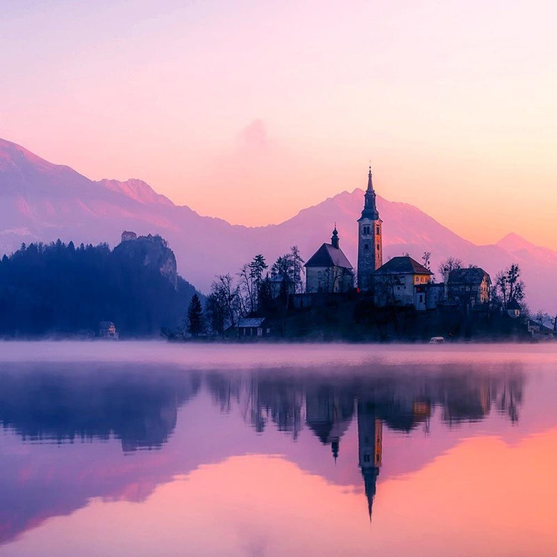 Glezna baltā rāmī - Castle Alpine Lake 3 