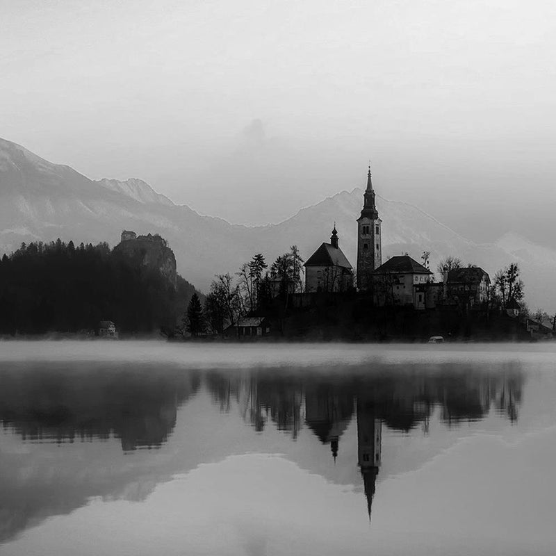 Glezna baltā rāmī - Castle Alpine Lake 2 