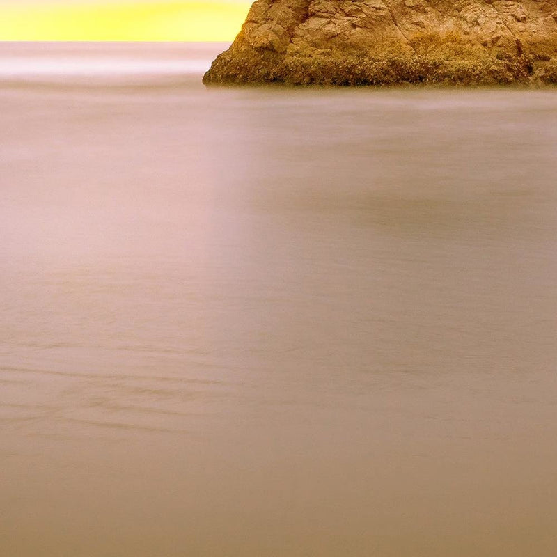 Glezna baltā rāmī - A Rock In The Sea At Dusk 