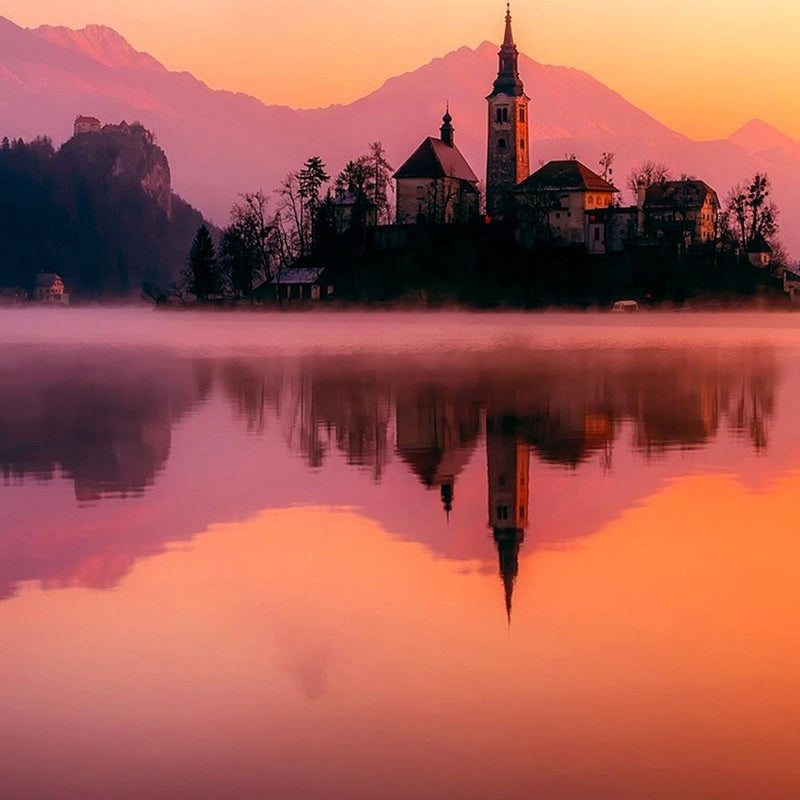 Glezna baltā rāmī - Castle On A Mountain Lake 