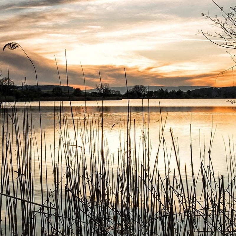 Glezna baltā rāmī - Lake At Dusk 