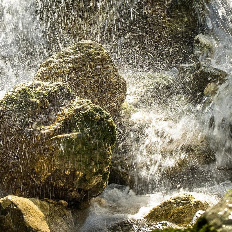 Glezna baltā rāmī - Rushing Waterfall 