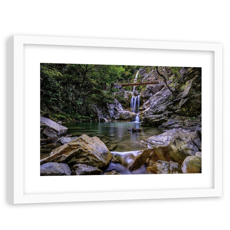 Glezna baltā rāmī - The Picturesque Waterfall Rock 