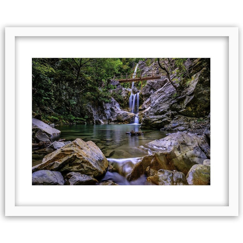 Glezna baltā rāmī - The Picturesque Waterfall Rock 