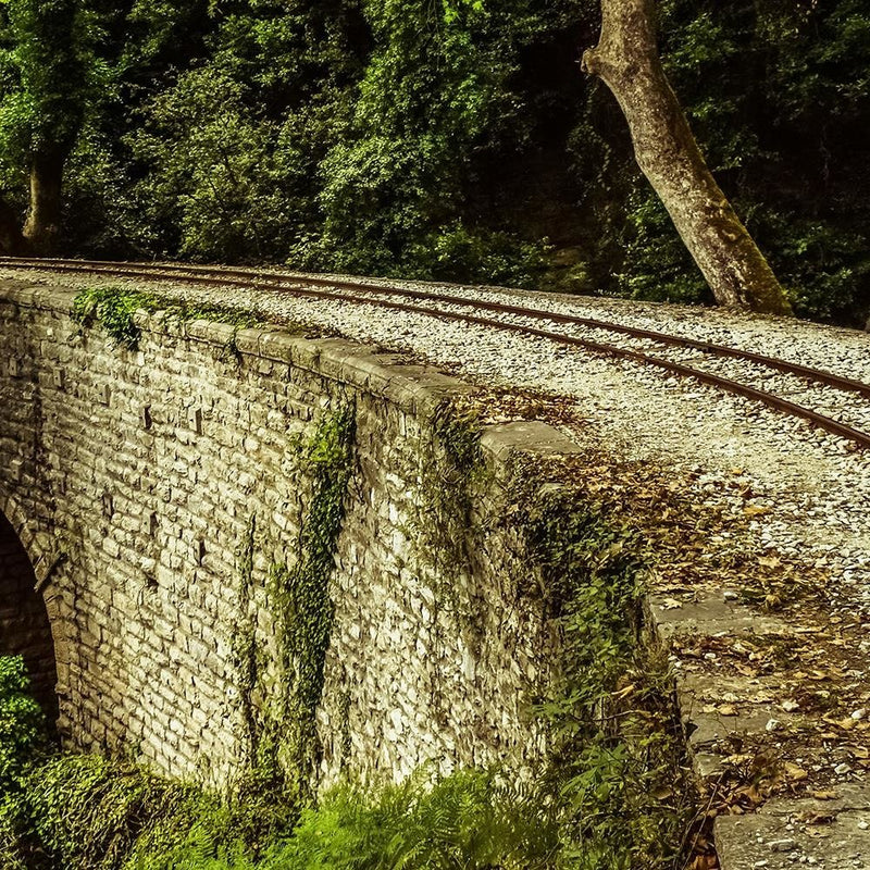 Glezna baltā rāmī - Railway Viaduct 