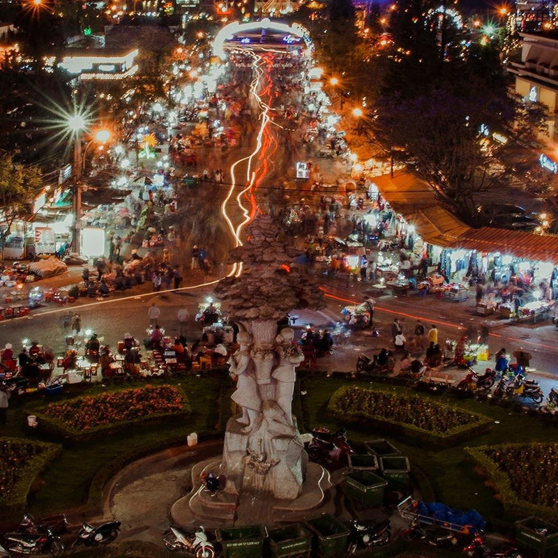 Glezna baltā rāmī - Night Lights In The City Center 