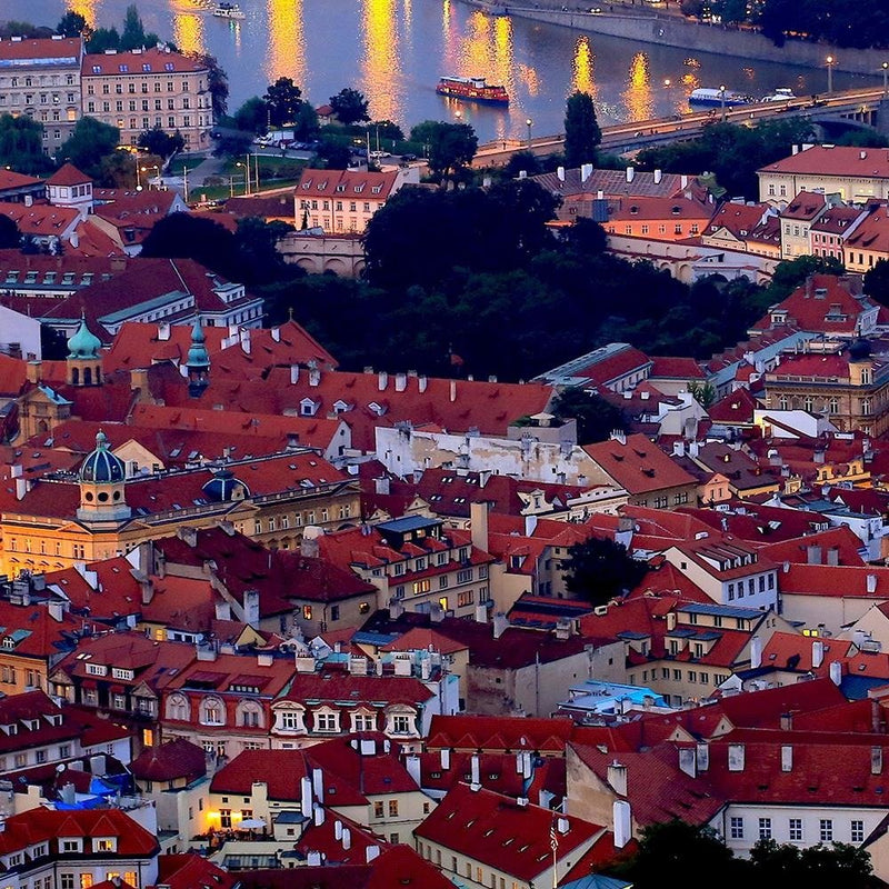 Glezna baltā rāmī - Prague At Dusk 