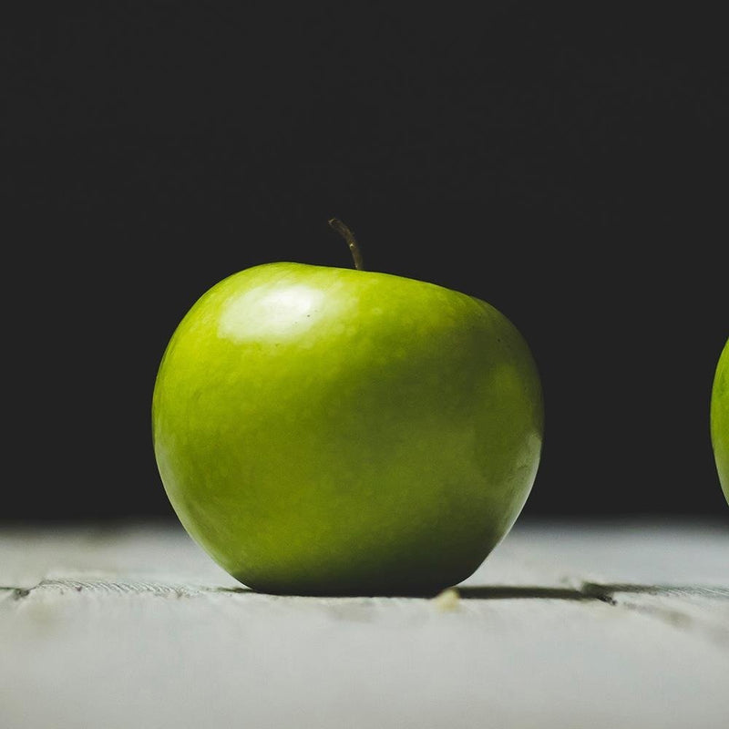 Glezna baltā rāmī - Three Green Apples 