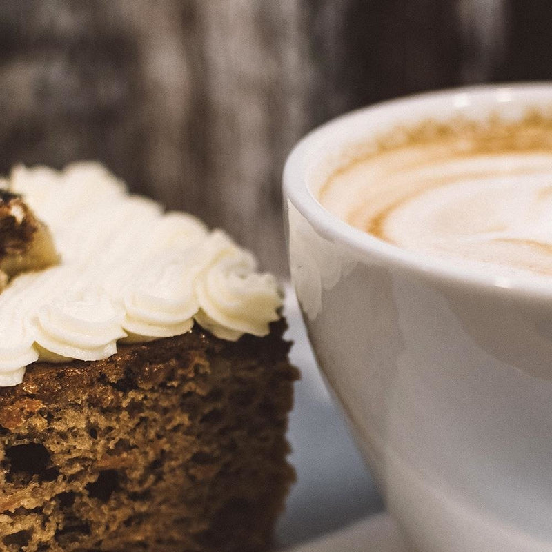 Glezna baltā rāmī - Cappuccino And A Slice Of Cake 