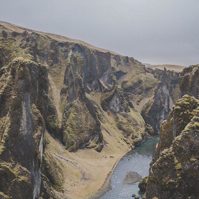 Glezna baltā rāmī - The River Among The Rocks 