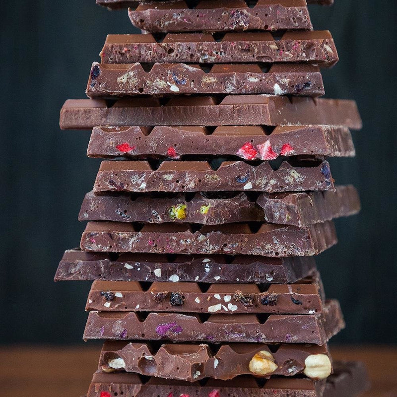 Glezna baltā rāmī - Tower With Chocolate Dessert 