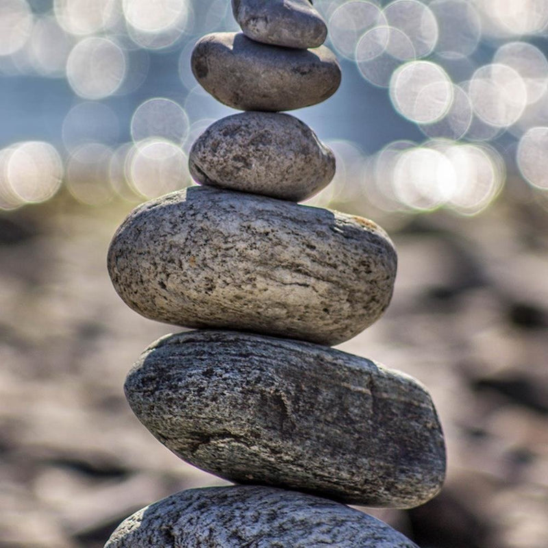 Glezna baltā rāmī - Stones On The Beaches 