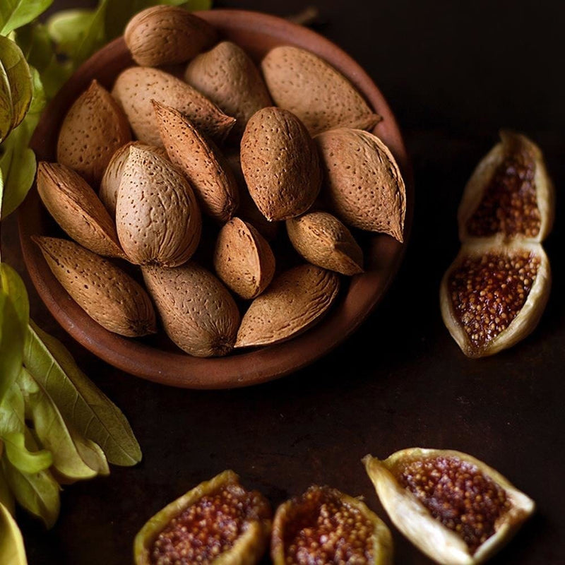 Glezna brūnā rāmī - Almonds In The Shell  Home Trends DECO