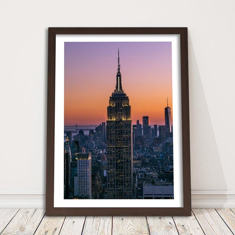 Glezna brūnā rāmī - Empire State Building  Home Trends DECO