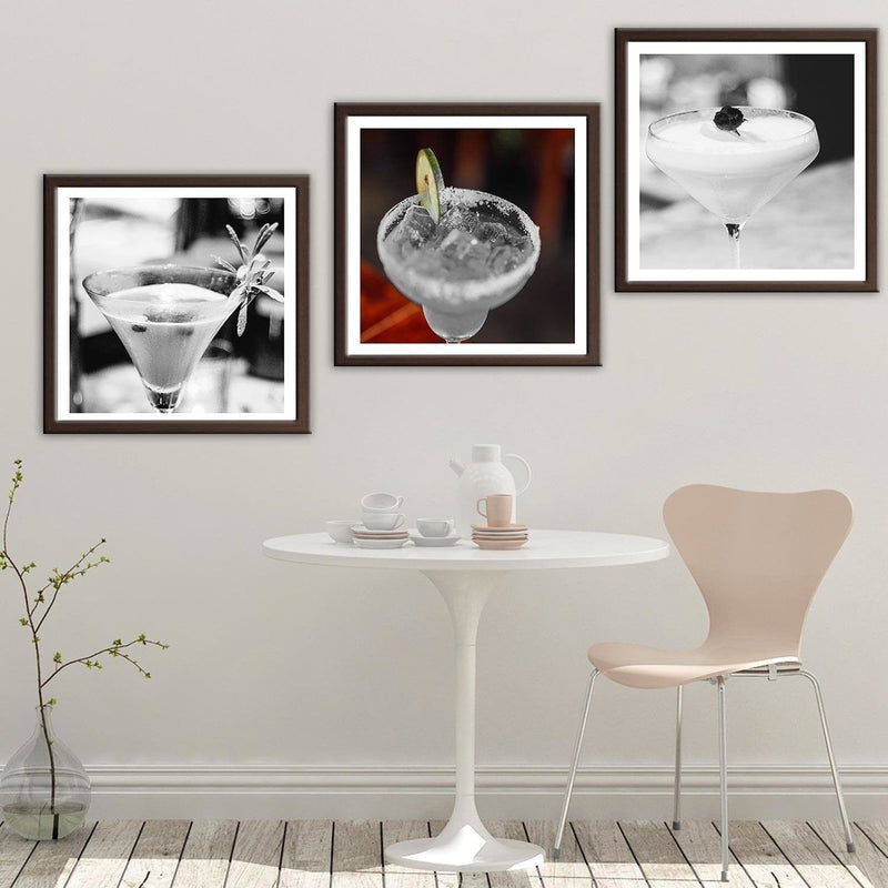 Glezna brūnā rāmī - Glass With A Drink 2  Home Trends DECO