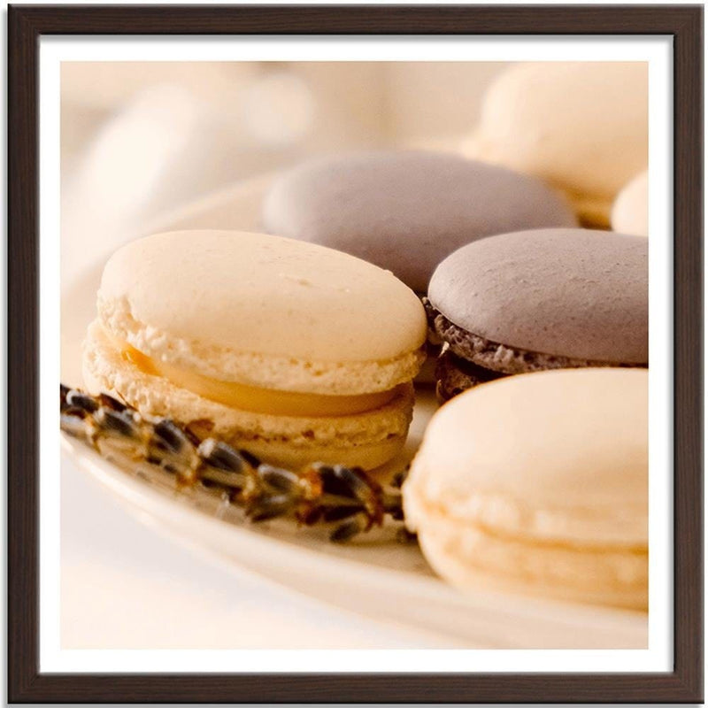 Glezna brūnā rāmī - Macaroons On A Plate  Home Trends DECO