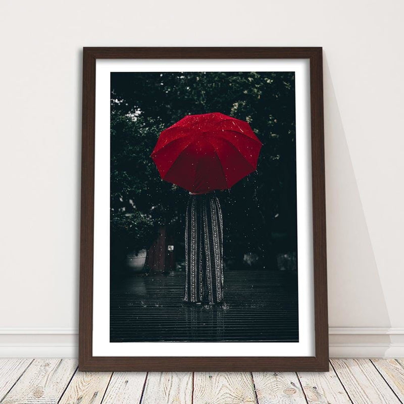 Glezna brūnā rāmī - Red Umbrella In The Rain  Home Trends DECO