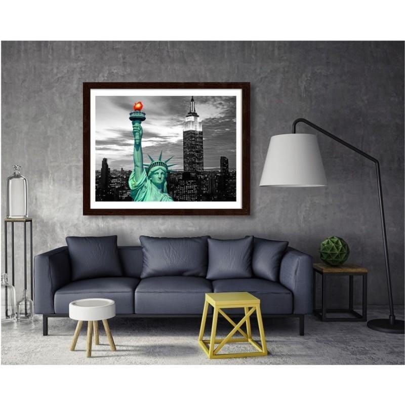 Glezna brūnā rāmī - The Statue of Liberty and New York City  Home Trends DECO