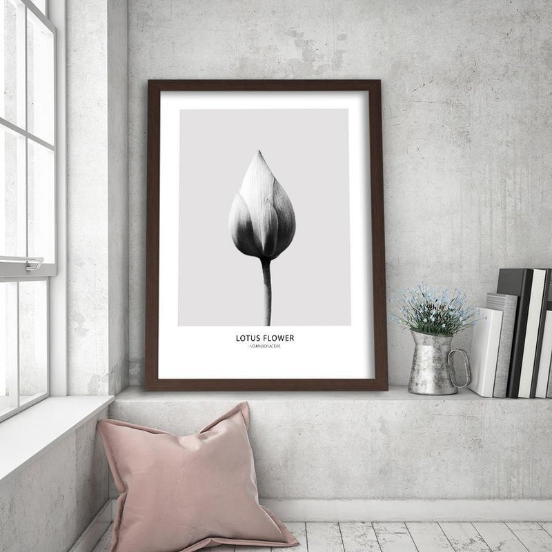 Glezna brūnā rāmī - White Lotus Bud  Home Trends DECO