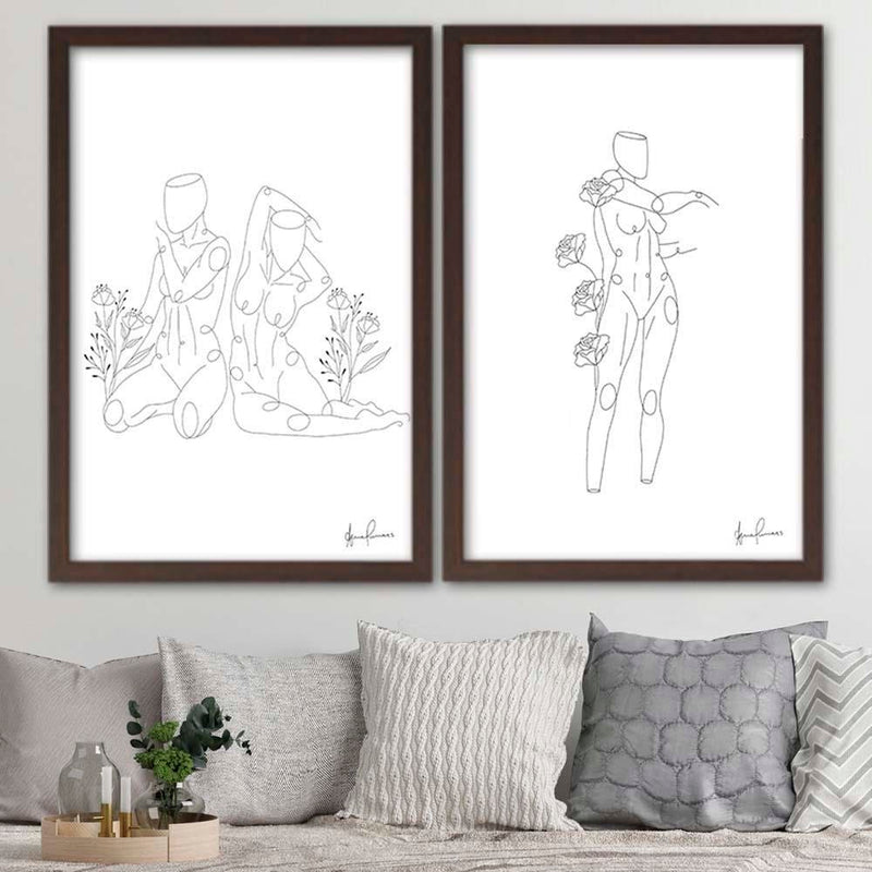 Glezna brūnā rāmī - Woman And Roses Minimalism  Home Trends DECO